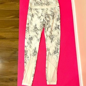 Joe Fresh White and Grey Medium Leggings